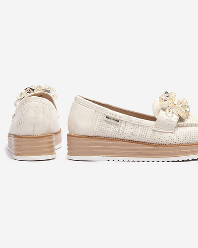 Kreminiai moteriški mokasinai su dekoratyviniais kristalais Liscutio- Avalynė