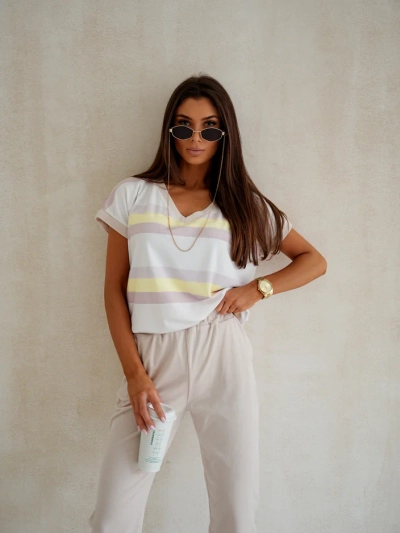 Royalfashion moterų veliūro stiliaus komplektas su dryžuotu trumpų rankovių džemperiu