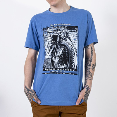 Синяя мужская футболка с принтом