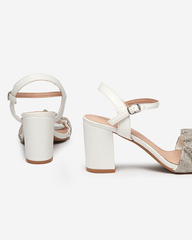 Baltos moteriškos basutės ant stulpelio su kubiniais cirkoniais Trieste - Avalynė