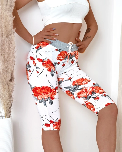 Женские белые шорты длиной 3/4 с красными цветами PLUS SIZE - Одежда