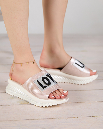 Rožinės blizgios moteriškos šlepetės su užrašu Sosha- Footwear