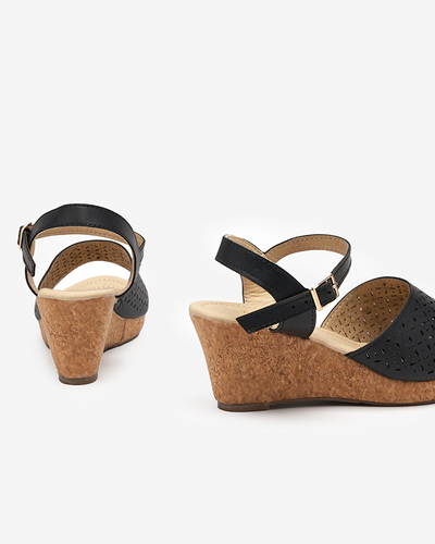 OUTLET Juodos spalvos moteriškos basutės ant pleišto Fugat - Avalynė