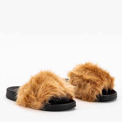 Smėlio spalvos moteriškos šlepetės su kailiu Danita - Avalynė