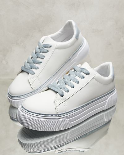 Белые женские спортивные кроссовки с синими вставками Assalia - Обувь