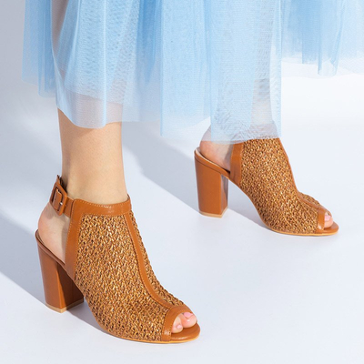 Šviesiai rudos moteriškos basutės ant Tairi stulpelio - Avalynė