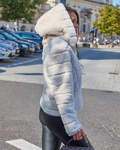 Royalfashion Кремовая куртка с имитацией меха для женщин