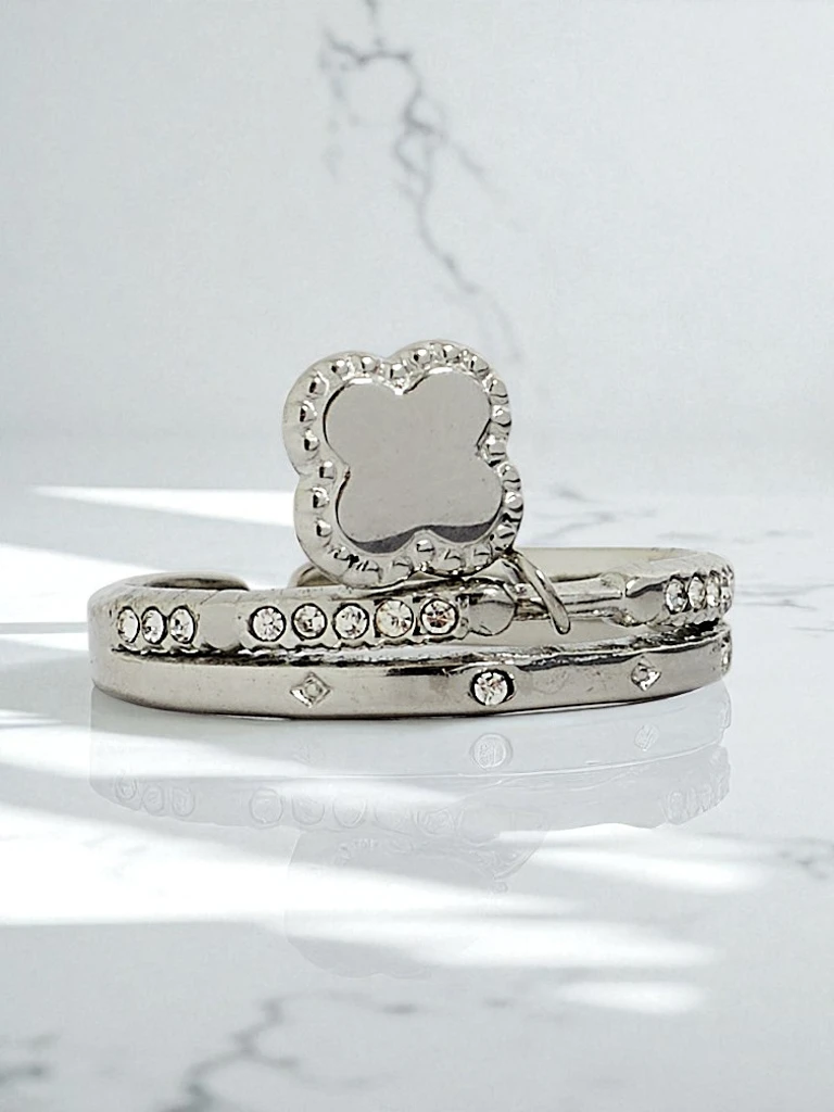 Dolce Vita apyrankė su dekoratyviniais pakabukais