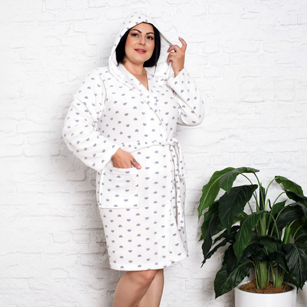 Minkštas baltas moteriškas chalatas su širdelėmis - Drabužiai