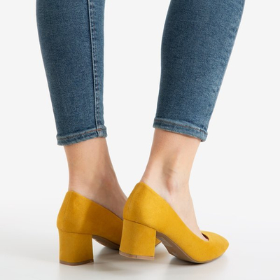 Żółte czółenka damskie na niskim słupku Give Love - Obuwie