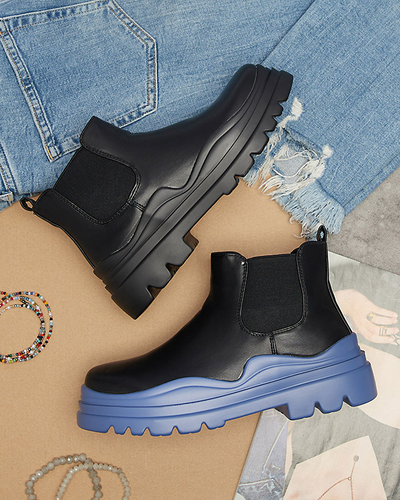 Moteriški juodi užsegami aulinukai ant violetinio Beja pado - Avalynė