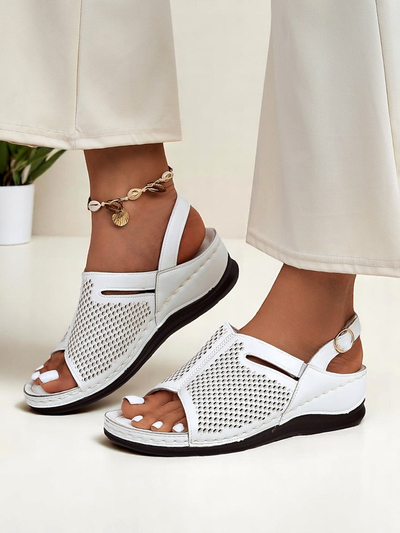 Royalfashion Женские сандалии на низкой танкетке Mira