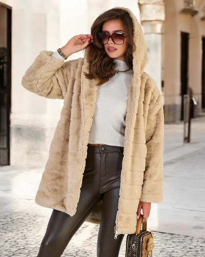 Royalfashion Бежевое меховое женское пальто