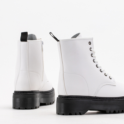 Белые женские ботинки на массивной подошве Lesya