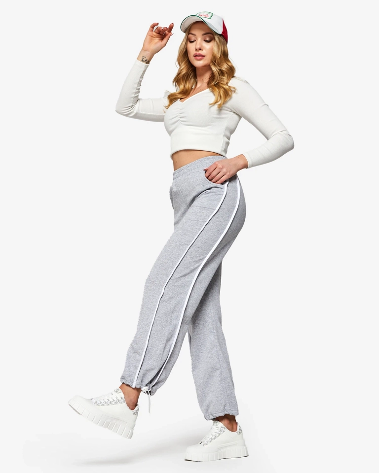 Женские серые широкие треники с полосками - Одежда