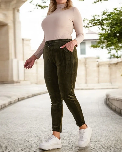 Tamsiai žali moteriški veliūriniai sportiniai kostiumai PLUS SIZE- Drabužiai