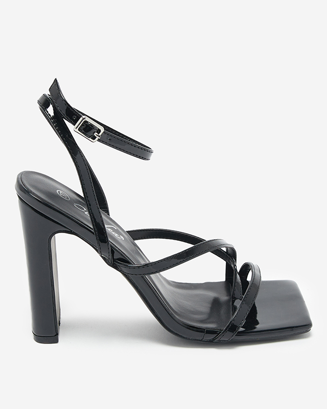 Moteriškos juodos lakuotos basutės ant Ganos posto - Avalynė