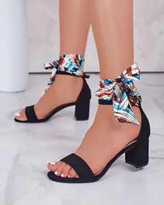 juodas