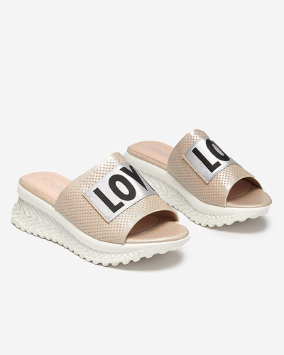 Moteriškos smėlio spalvos blizgios šlepetės su užrašu Sosha- Footwear