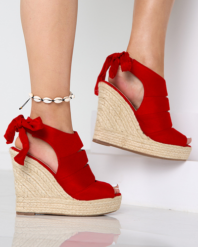 Красные женские босоножки на танкетке Evofi