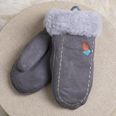 Серые детские варежки