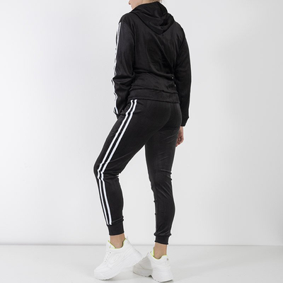 Черный женский спортивный костюм в белую полоску - Одежда