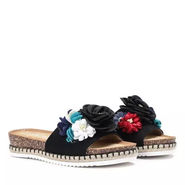 Czarne klapki z ozdobnymi kwiatkami Opatia - Obuwie