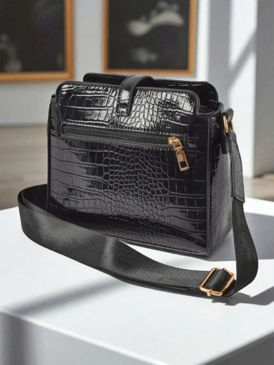 Женская сумка Callista Black – маленькая сумка-мессенджер из эко-лакированной кожи
