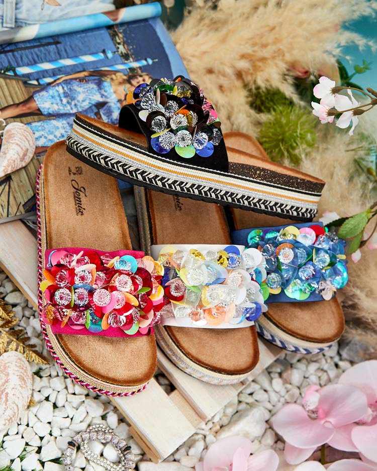 Royalfashion Женские шлепанцы со стразами Loassa