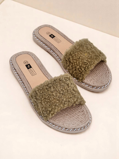 Royalfashion Klapki damskie z kożuszkiem Cozy Step