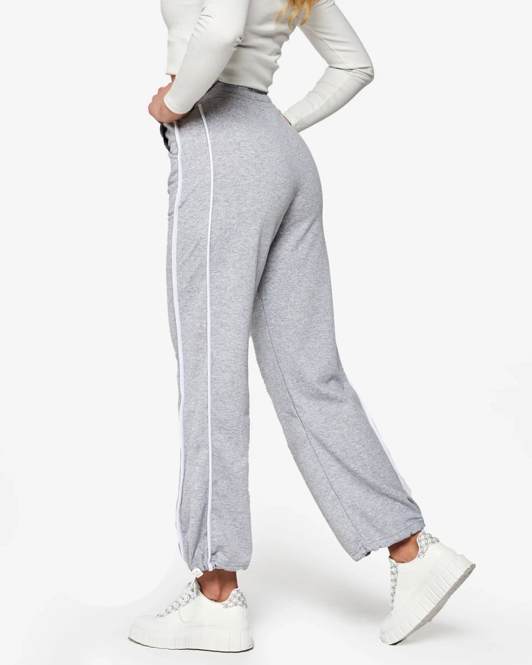 Женские серые широкие треники с полосками - Одежда