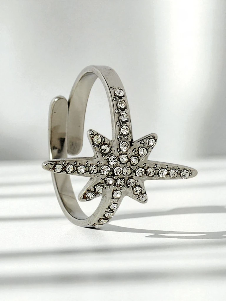 Dolce Vita apyrankė su dekoratyviniais pakabukais