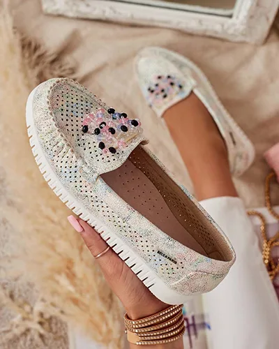 Royalfashion Moteriški ažūriniai mokasinai su karoliukais Namis