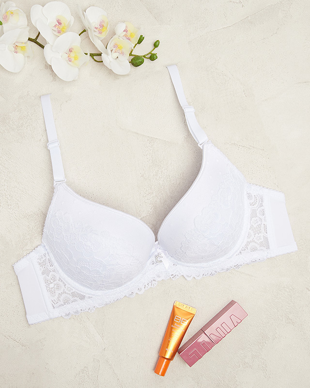 Белый женский бюстгальтер, украшенный кружевом - Нижнее белье