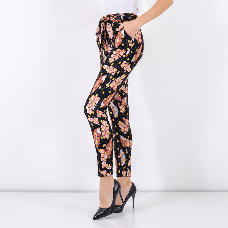 Moteriškos juodos plunksnos - drabužiai