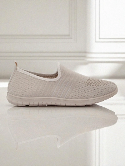 Beżowe damskie slip-ony Callista – lekkie buty tkaninowe na płaskiej podeszwie