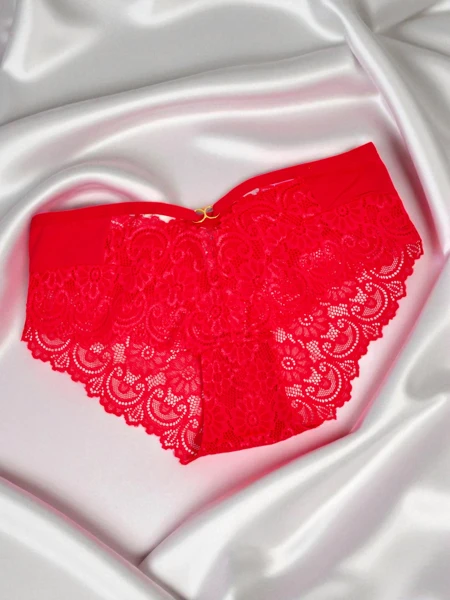 Moteriškos kelnaitės-figos su nėriniais ir juostelėmis