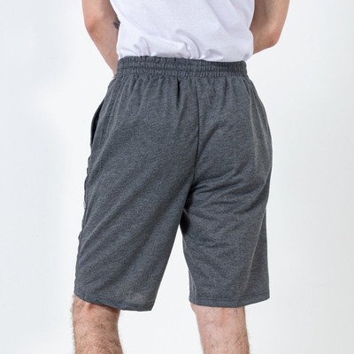 Серые мужские спортивные шорты с лампасами