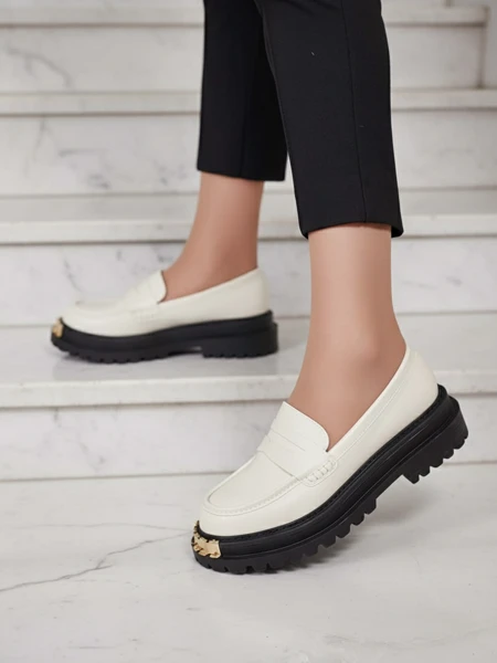 Moteriški Loaferiai Aurelia Smėlio Spalvos ant 5cm Platformos - Stilingi ir Patogūs