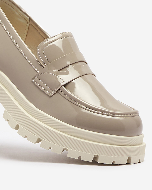 Šviesiai rudi lakuoti mokasinai moterims Noppel Footwear