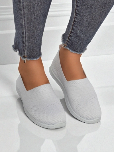 Białe baleriny Ariadne z oddychającej tkaniny