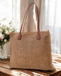 šviesiai ruda || rudas