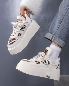 коричневый