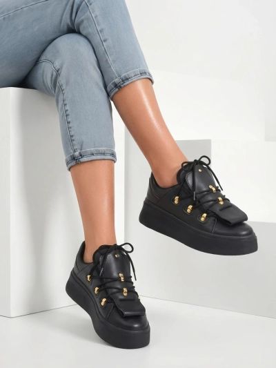 Кроссовки Royalfashion для женщин с декоративным язычком. Стильные женские кроссовки на толстой подошве. Верх изготовлен из синтетической кожи и имеет шнуровку. Внутренняя часть выполнена из приятной ткани. Модель оснащена декоративным язычком. Идеально п