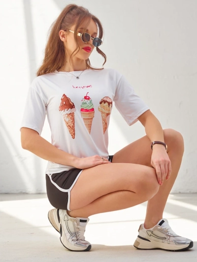 Royalfashion Moteriškas sportinis rinkinys su marškinėliais ir šortais 'Ice Cream'