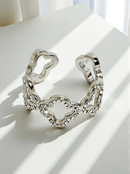 Apyrankė Ariadne Silverita su kristalais – sidabrinė, geometrinis „glamour“ raštas