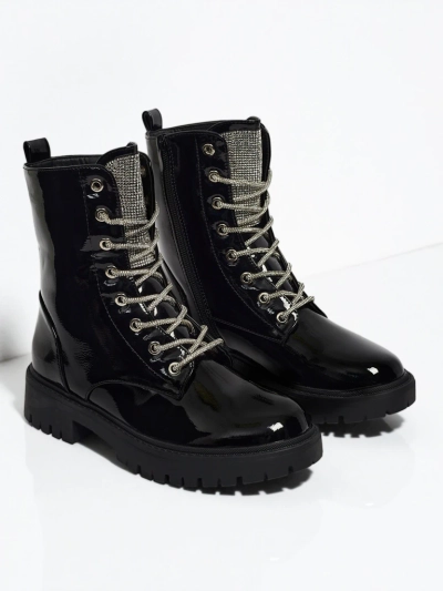 Lakiniai moteriški aulinukai suvarstomi Fjorra