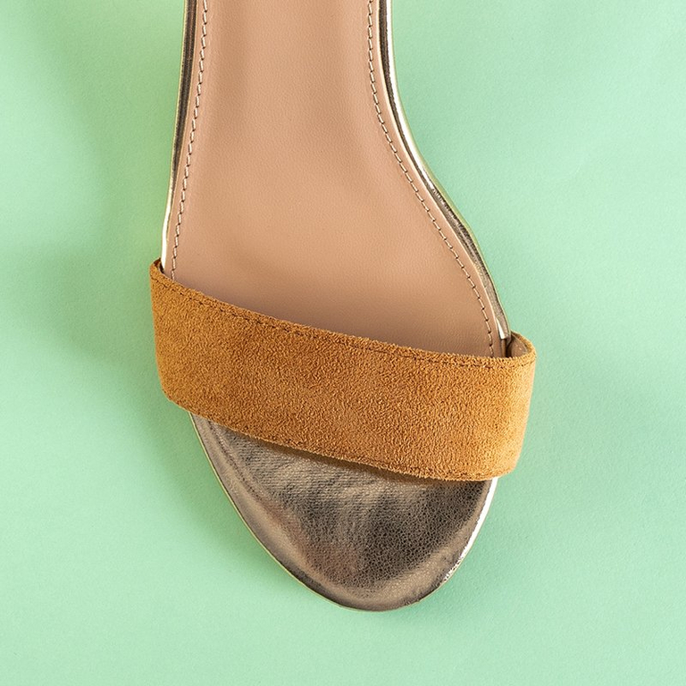 Moteriškos kupranugarinės Kamalia spalvos basutės su žemu kulniuku - Avalynė