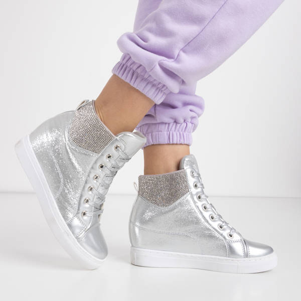 Серебряные кроссовки на внутренней танкетке Beatrice - Обувь