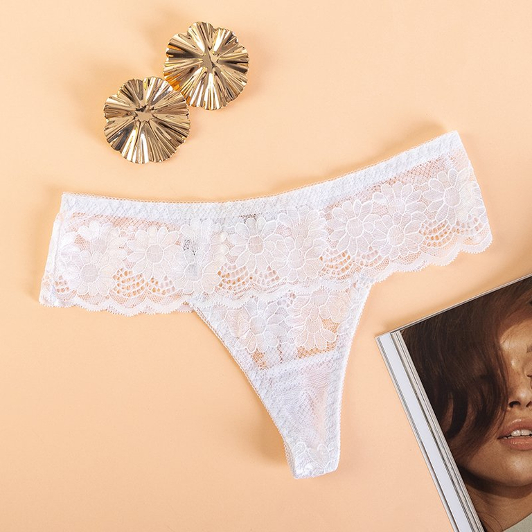 Белые женские кружевные стринги